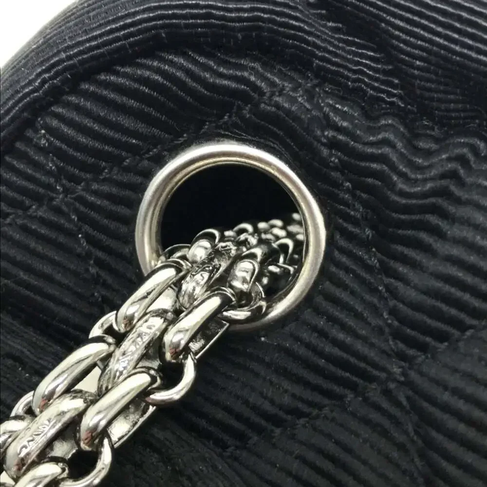CHANEL Black Shoulder Bag